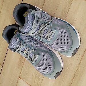 Mens new balance sneakers